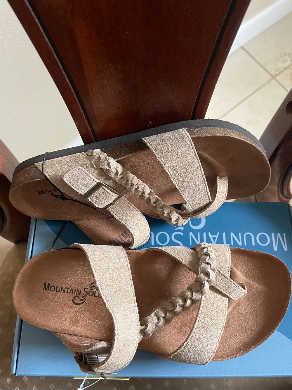 New with Tags Mountain Sole Women's Leather Sandals - Tan (Size 8) - Picture 6 of 9